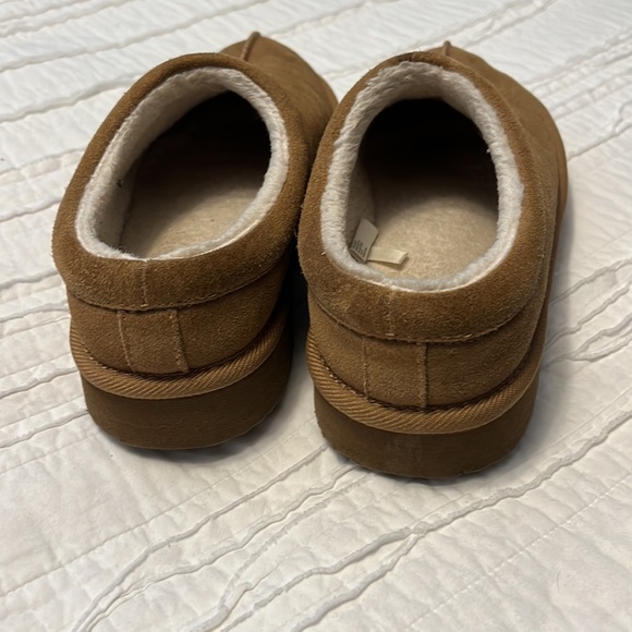 Slippers - Picture 2 of 2